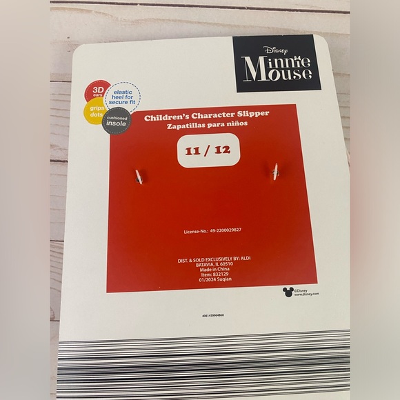 NWT Disney Minnie Mouse Childrens Slippers Size 11/12 - Picture 3 of 3